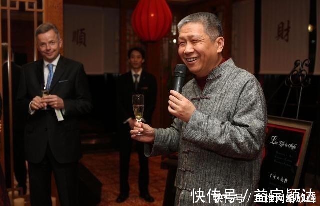 马未都$马未都:我手里的这个古董杯子,现代没人能复制出来!