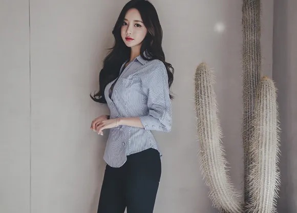 美图欣赏：孙允珠，侧领斜纹愠色纹理海蓝职业衫