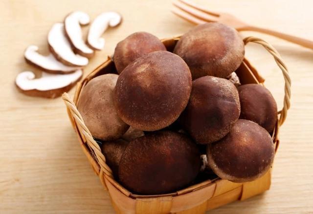 银杏|40岁女性,脖子容易出现“结节”,四种“天然散结药”了解下