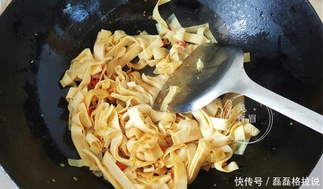  蒜黄这个做法，不用鸡蛋不用肉，比吃鱼吃肉还香，比白菜都受欢迎