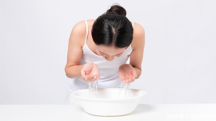 做面部清洁时,洁面皂真的比洗面奶更好吗?