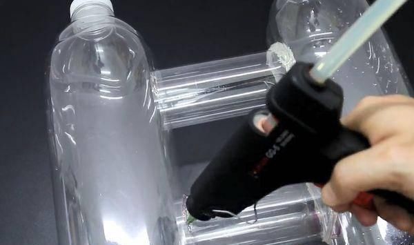 超市|两个大塑料瓶连接起来,放在家里实用又好看,超市买一个要几十元