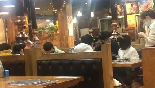 卡萨|卡萨谈恋爱了，女友长得很二次元，两人多次一起出现没人注意