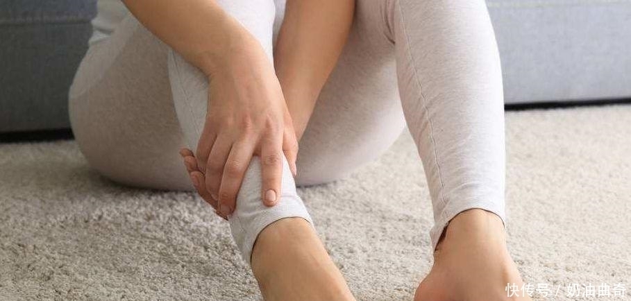 磨牙|晚上睡觉时,若有这4个表现,或许说明肝不好,中招的人别大意