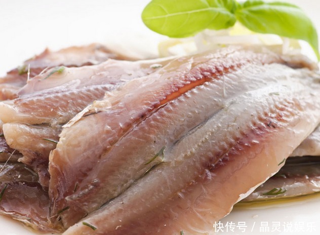 天天吃鱼,很多人都不知道,鱼身上这地方不能吃,劝你也别再吃了