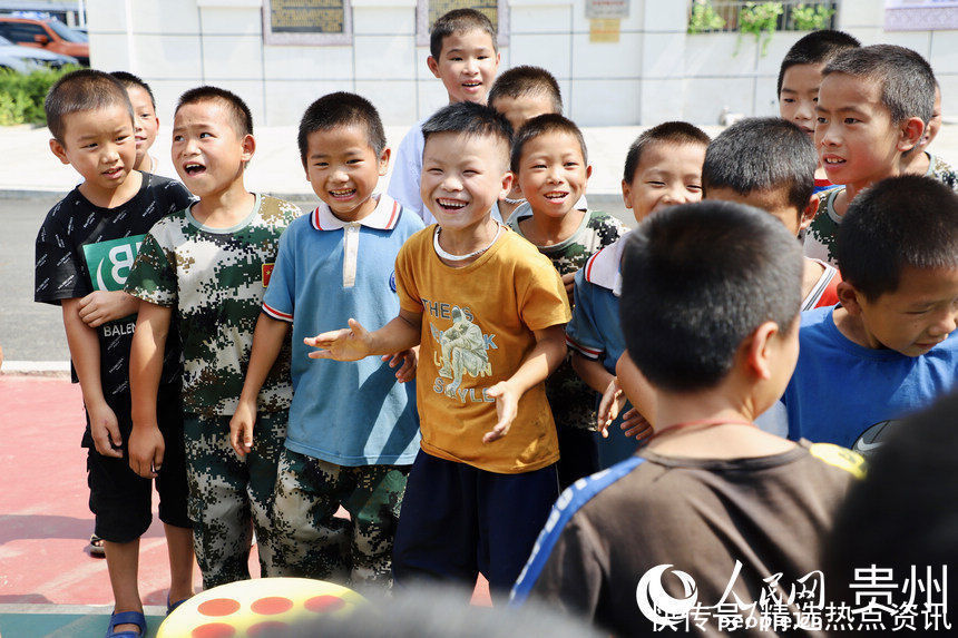 南明小学|贵州：温情支教“大歹娃”喜笑颜开