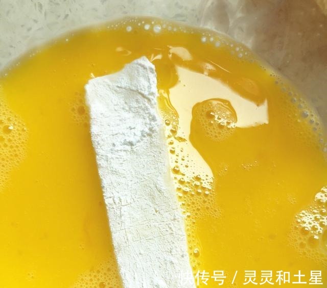 面包糠|用牛奶做小零食,加入淀粉炸,营养价值高又好吃!