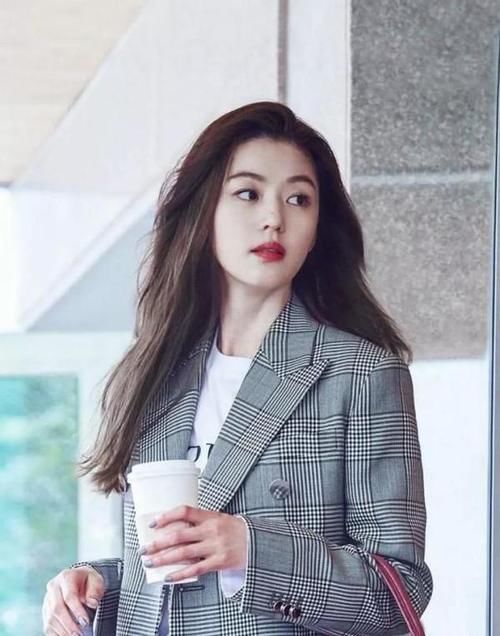 真正优雅的女人,出门包里会带有这5样东西,少一样都不“精致”