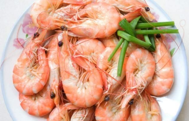 40年大厨:不管煮什么虾,出锅之前多加一步!虾肉鲜嫩无腥味