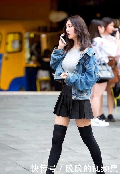 身穿红色低v领长裙的美女好性感,移不开眼