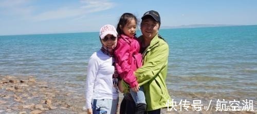 微微一笑|爸爸给女儿衣服穿反了,妈妈走上前看到正面后,差点笑岔气!