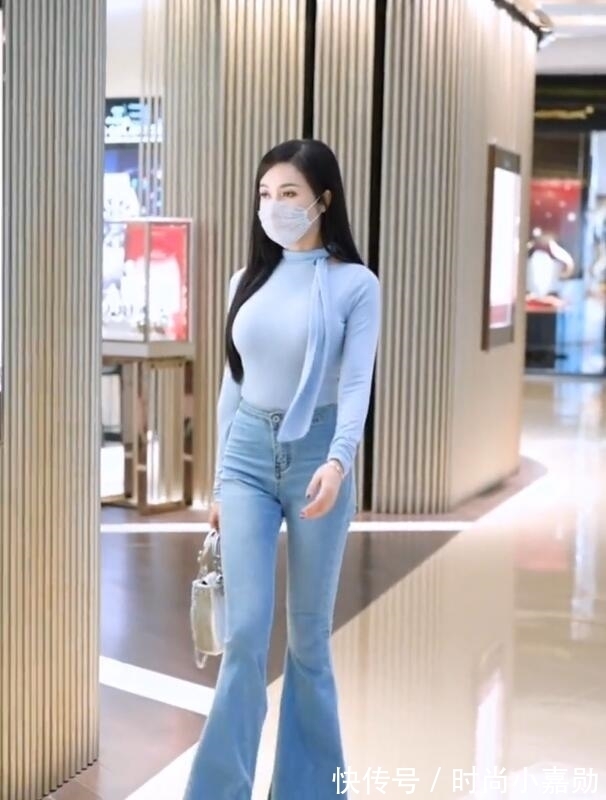 t恤 历久弥新的喇叭裤造型,传递出成熟女性魅力