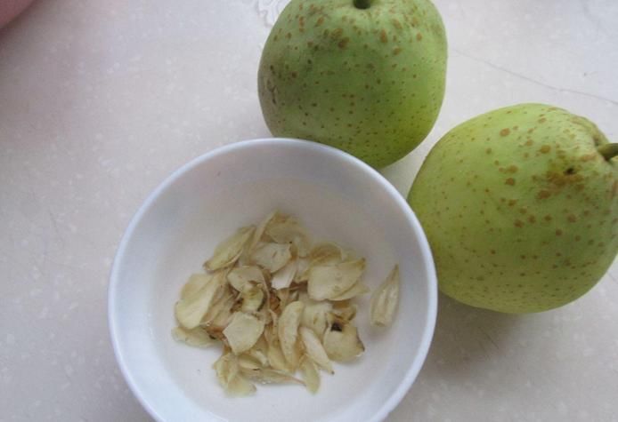 百合|天冷咳嗽，将2种常见的食物一起熬，就是“天然止咳剂”