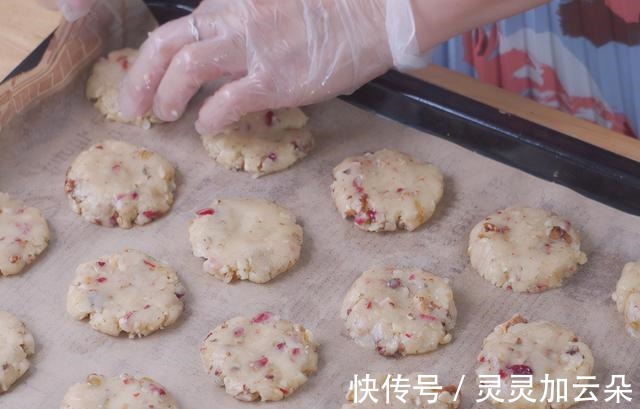 酥酥脆脆的核桃酥，叫你在家自己做，简单又方便！