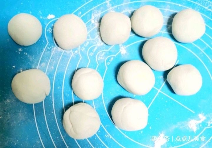 三勺红糖一碗糯米粉，教你做出软糯香甜的糯米糍，比粽子好吃