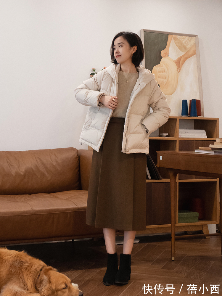 奔三奔四的女人,建议多穿“羽绒服”,下搭牛仔裤、半身裙真时髦