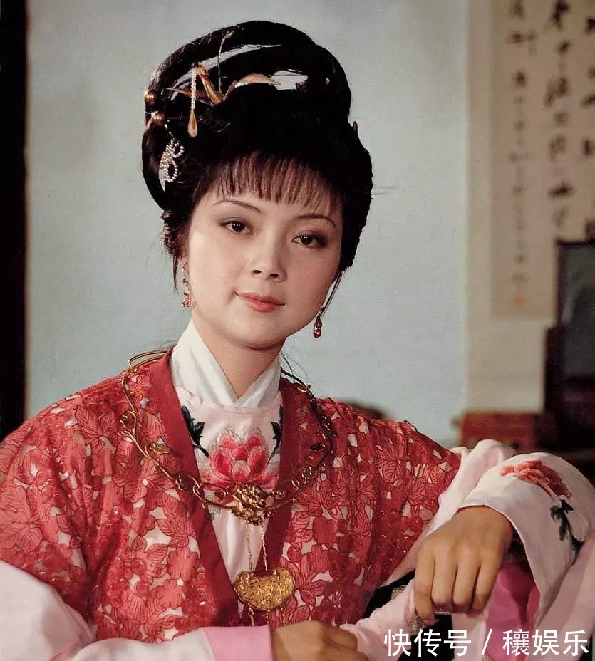 薛姨妈#难怪夏金桂要在薛家撒泼打滚“辱夫骂婆”,你看宝钗在家做什么