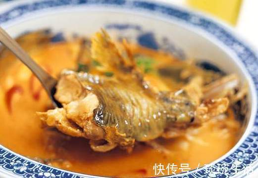 鱼肉|不管炖什么鱼，去腥别只会放料酒，多放这2样，鱼肉鲜香没腥味