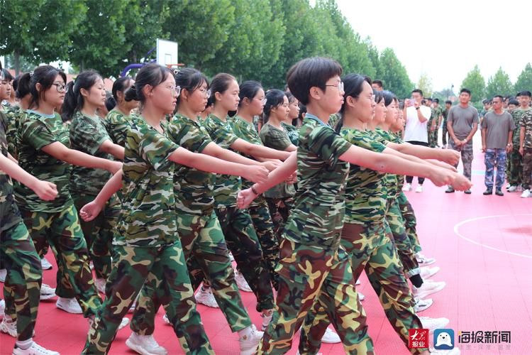 平度高级实验中学|山东师范大学平度高级实验中学举行2021级新生军训会操暨表彰大会