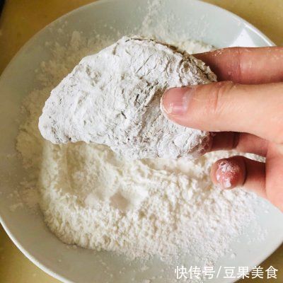 鸡翅|自制完胜KFC的椒盐鸡翅的家常做法，简单快捷又好吃