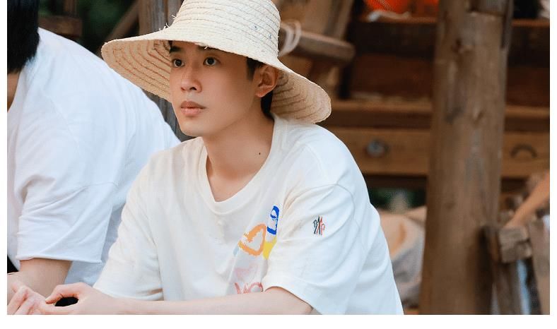 張子楓|《向往5》當張子楓割草沒帶冰袖時有誰注意梁靖康反應？太甜了吧