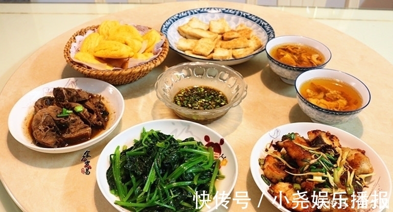 饭菜|周四做了此桌饭菜,顺手拍图发到家族群里,亲戚们纷纷点评