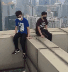 |搞笑GIF：太坏了 这是人干的事儿吗？