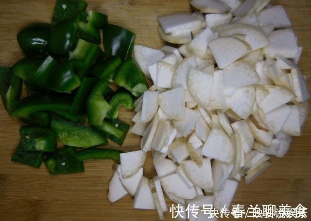 黑木耳跟它一起炒好吃太多了，非常下饭上桌就吃光了！