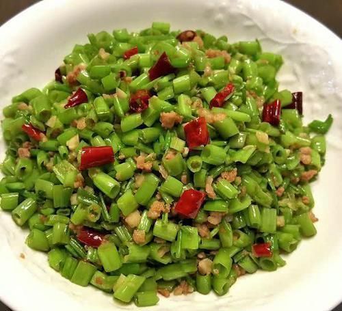 猪肉|大暑过后,这碱性蔬菜要多吃,每天炒一盘,补钙质,孩子长个头