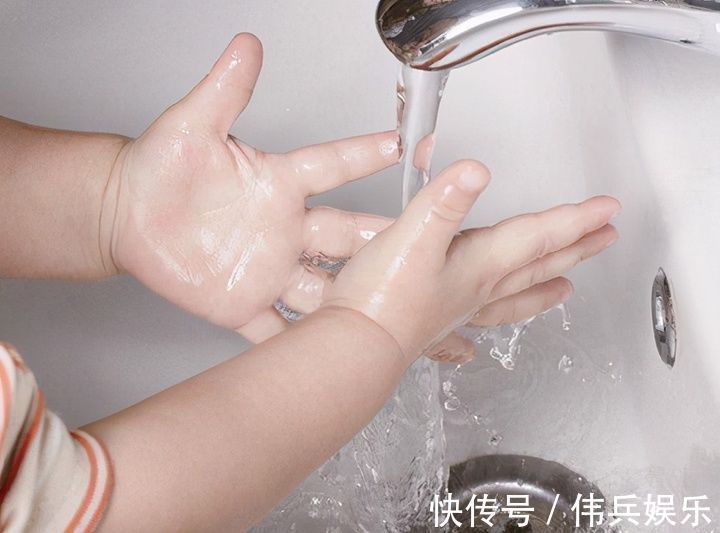 父母|勤俭节约虽是好事,但若父母出现这两种行为,只会影响孩子价值观