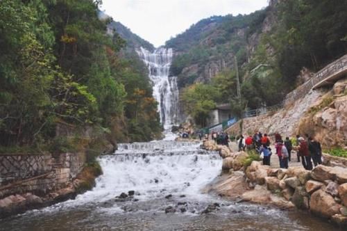 天台磐安游之四，踏上试与黄果树瀑布一决高低的天台山桐柏大瀑布