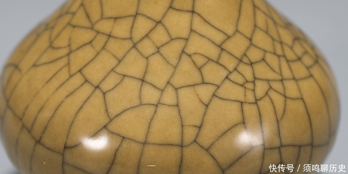  清中期 黄哥釉长颈瓶