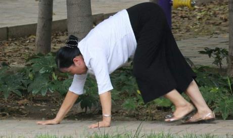 命长|60岁大妈晨练时去世，大夫怒斥如此锻炼，就是在嫌自己命长