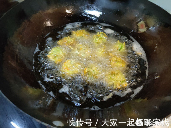 炸萝卜丸子|掌握好黄金比例炸萝卜丸子，真是又香又酥又脆