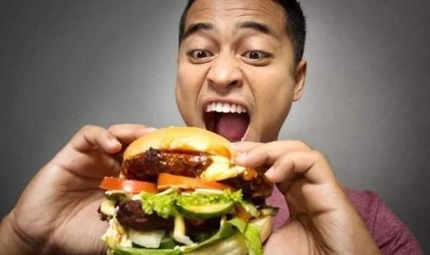 晚餐或决定寿命长短,牢记“4不吃、3少吃”,更容易健康长寿