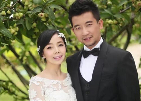 山丹丹花开红艳艳|嫁经纪人后回农村,半夜抱怨带娃辛苦,王二妮到底经历了什么