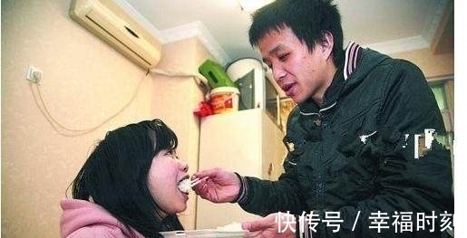 妈妈|怀孕两个月,孕妈妈就肚子大得走不动,检查后让人大吃一惊!