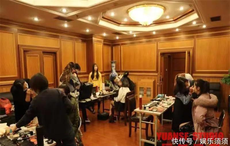 实践|【化妆实践】12.12“廿廿不忘,逐梦前行” 迎新晚会