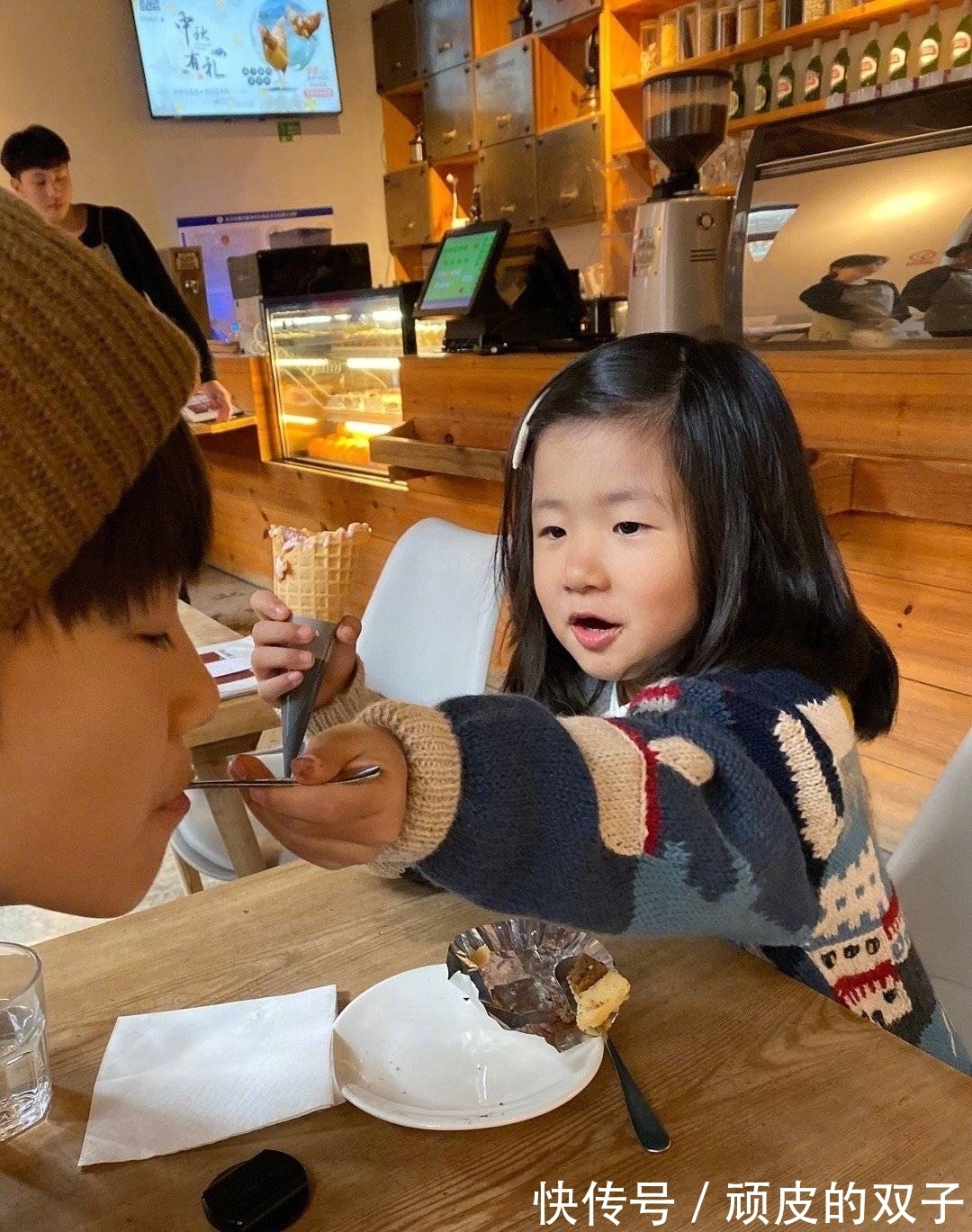 做家务的男人|凭借《爸爸去哪儿》走红，如今快要“失业”，张亮成家庭“煮夫”