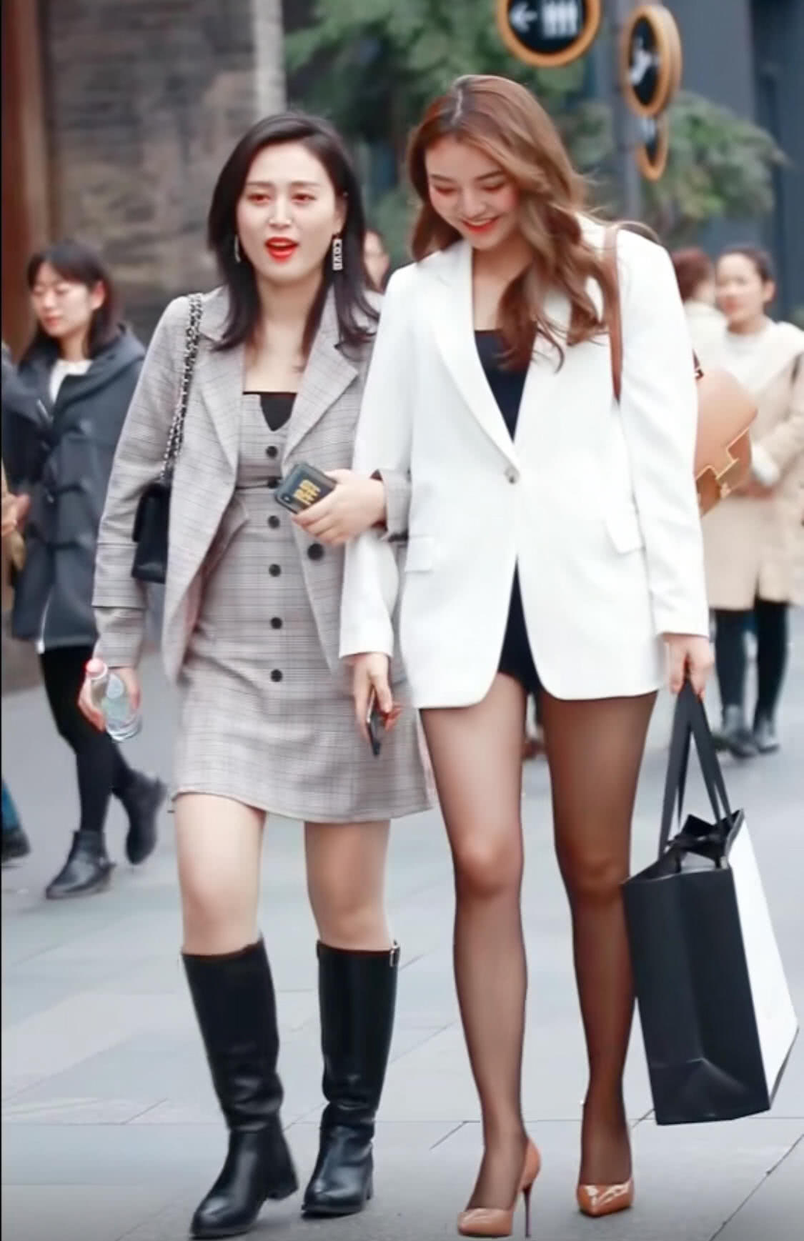 筷子腿 吹爆一双网红“流金鞋”,可盐可甜能撩人,穿出特长筷子腿没问题