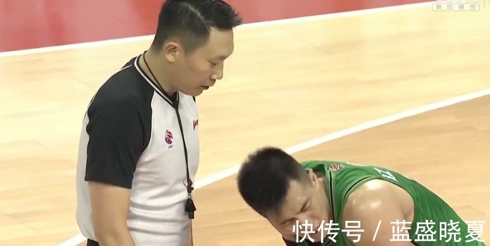 贺希宁|张镇麟摔伤虚惊一场,郭艾伦怒喷裁判吃T!辽宁陷入苦战7连胜太难!