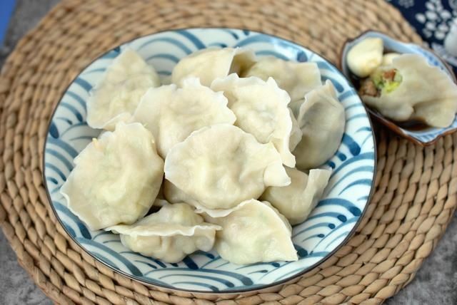 都说我家的饺子素馅儿比肉馅香,没别的,我调素馅只放3种调料