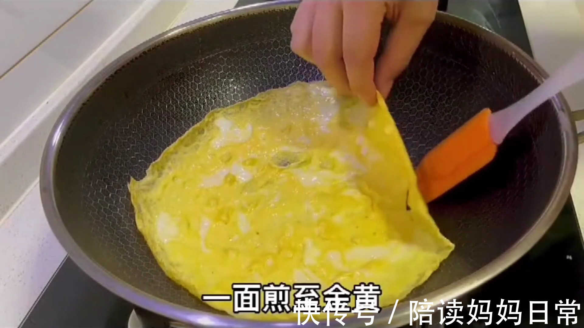 青椒创新做法,擀面杖一压,出锅比肉还香,太解馋了超级下饭