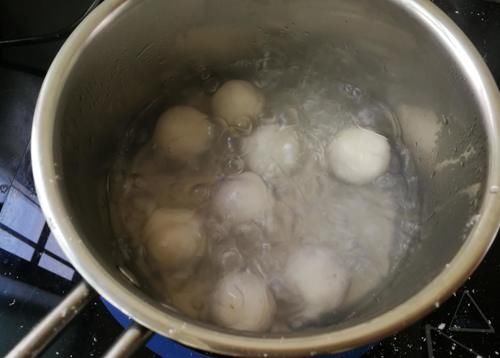 这样做的汤圆表皮清透，口感Q弹，还能美肤润燥，元宵节就吃它