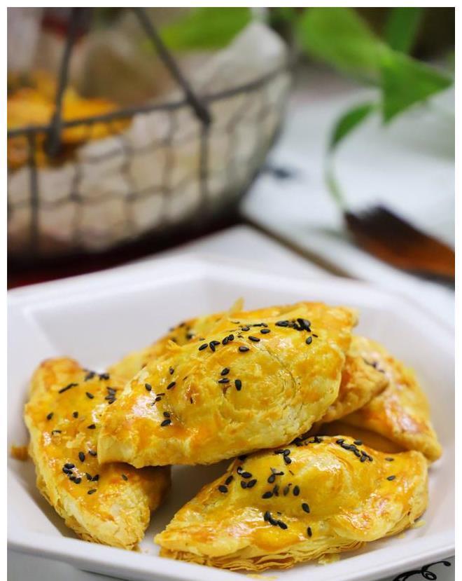 果肉|不用揉面，不用擀皮，简单3步，教你做网红甜点，咬一口酥掉渣