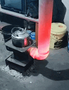 |搞笑GIF:这只猴子是进化了一半吧?另一半卡住了?