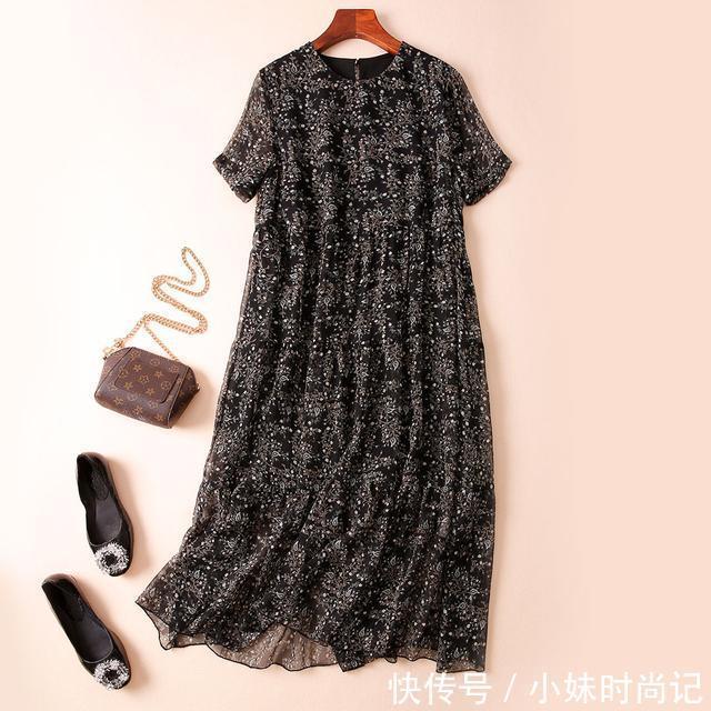 瘦真丝 深色系的连衣裙,女人尊贵文艺的腔调又很倾城