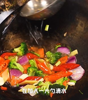 黄鱼焖豆腐|黄鱼焖豆腐