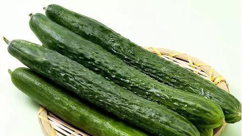 买黄瓜时,很容易买到激素黄瓜,学会这三招,买来的都是好黄瓜
