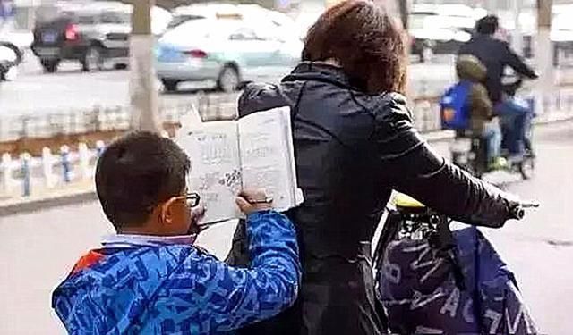 童年|国内儿童到底有多累?9张日常照片看哭万千父母:童年可以轻松吗